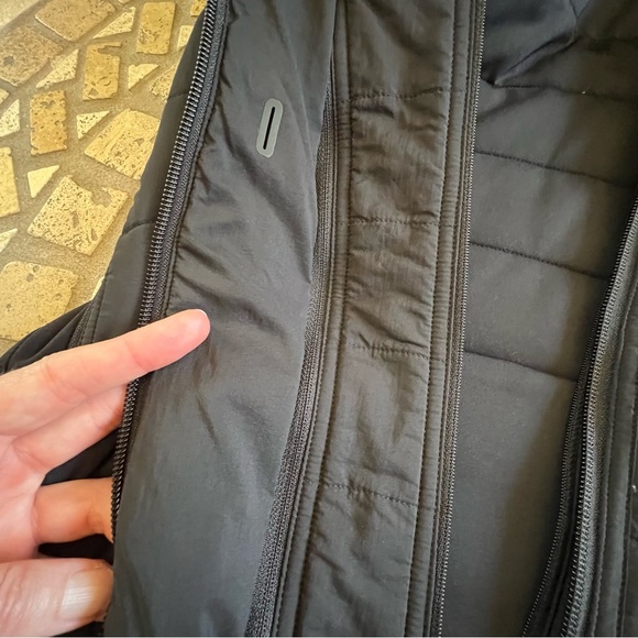 Lululemon extra mile jacket black 8 - Picture 14 of 16